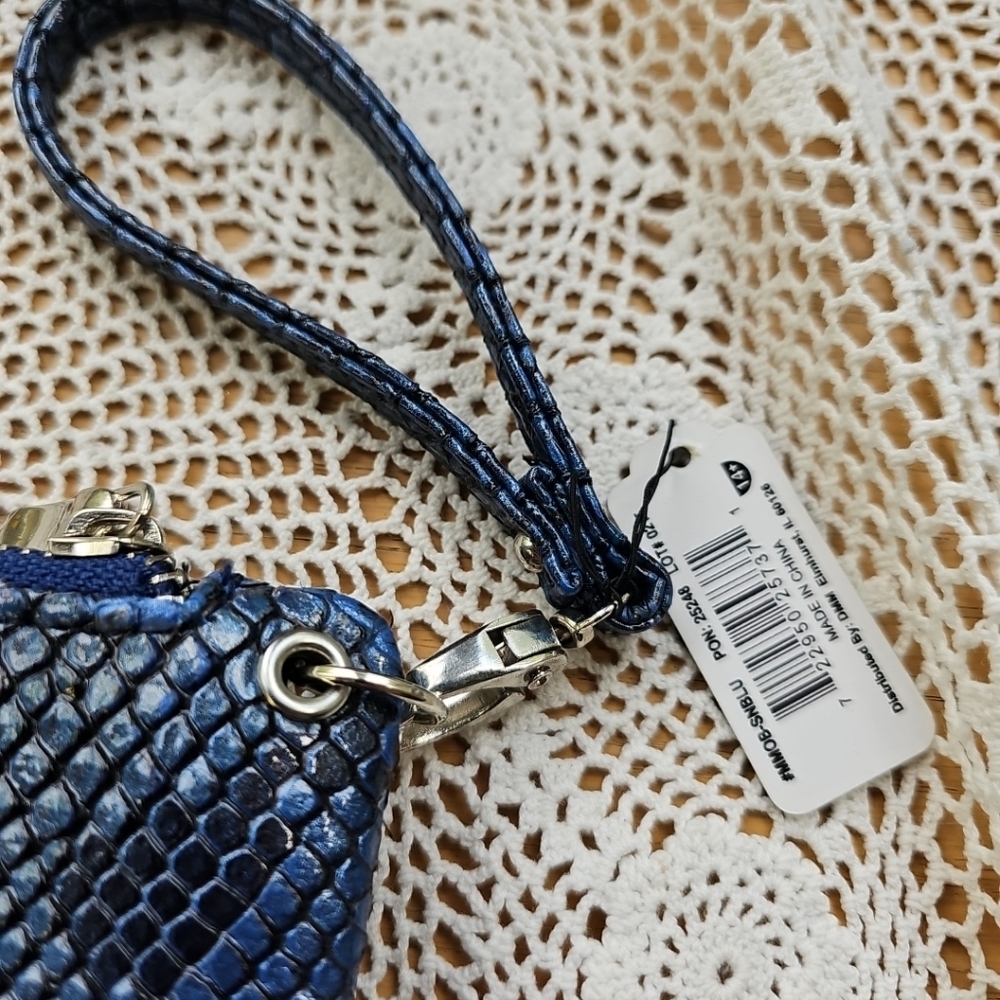 Metropolitan Mobility Wristlet Blue color - Picture 8 of 16